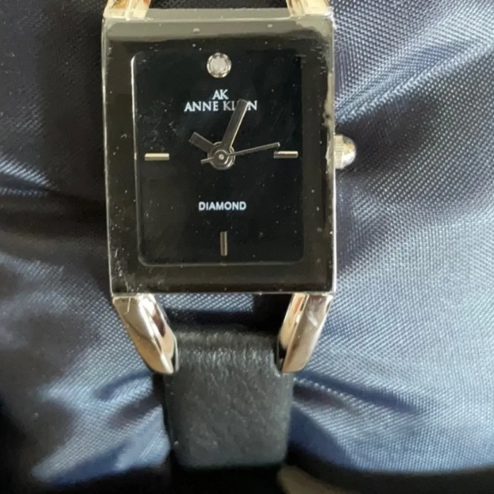 Ladies Watch - Picture 3 of 7